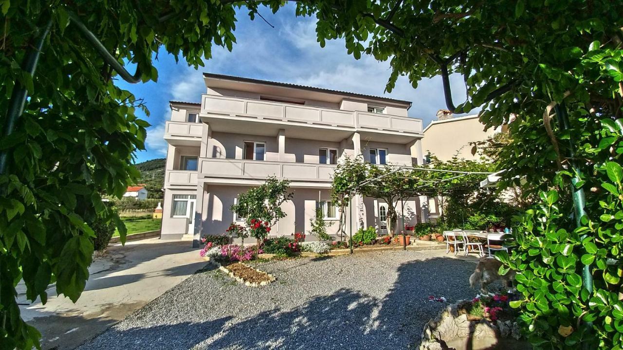 Apartmani Kastelan Barbat na Rabu Экстерьер фото